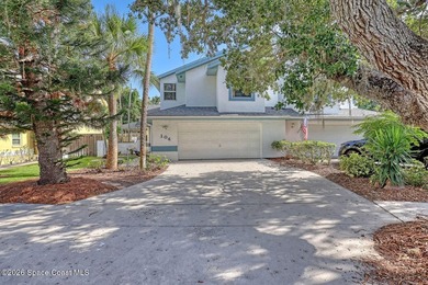 A GORGEOUS HUGE BEACHSIDE TOWNHOUSE! Just 1/2 mile from the - photo 1