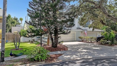 A GORGEOUS HUGE BEACHSIDE TOWNHOUSE! Just 1/2 mile from the - photo 2