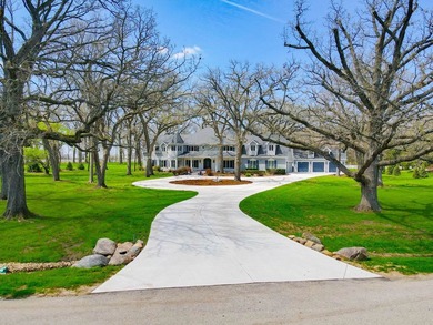 Welcome to an extraordinary estate set on over 2.4 private acres - photo 4