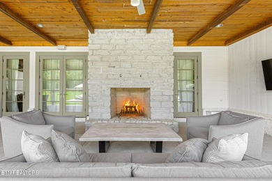 Welcome to a truly one-of-a-kind custom estate nestled on 17 - photo 12