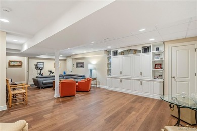 Welcome to Estates II Manhasset, an exquisitely updated Belaire - photo 12