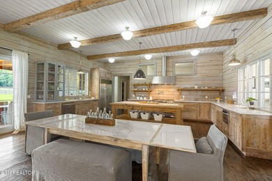 Welcome to a truly one-of-a-kind custom estate nestled on 17 - photo 18