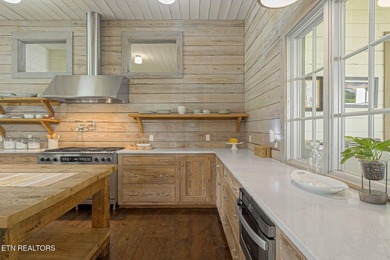 Welcome to a truly one-of-a-kind custom estate nestled on 17 - photo 19