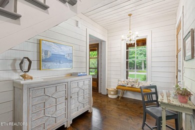 Welcome to a truly one-of-a-kind custom estate nestled on 17 - photo 25