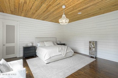 Welcome to a truly one-of-a-kind custom estate nestled on 17 - photo 30
