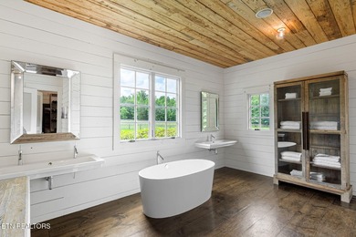 Welcome to a truly one-of-a-kind custom estate nestled on 17 - photo 31