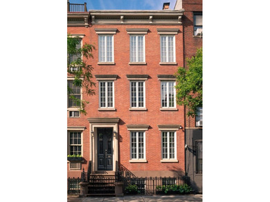 Classic Chelsea Townhouse Living, Thoughtfully Reimagined On one - photo 1