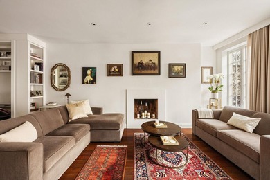 Classic Chelsea Townhouse Living, Thoughtfully Reimagined On one - photo 2