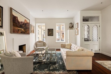 Classic Chelsea Townhouse Living, Thoughtfully Reimagined On one - photo 4