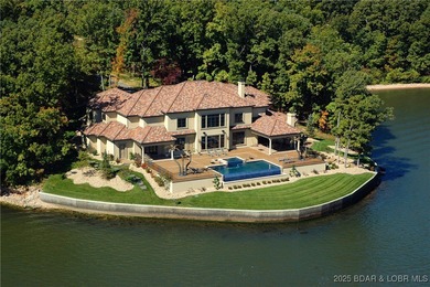 Prestigious Gated Waterfront Estate. Privacy, Distinction, and a - photo 2