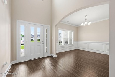 Tucked away on a small, quiet cul-de-sac, this spacious - photo 6