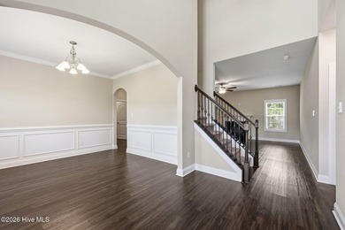 Tucked away on a small, quiet cul-de-sac, this spacious - photo 8