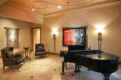 Prestigious Gated Waterfront Estate. Privacy, Distinction, and a - photo 9