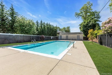 Beautifully updated and move-in ready, this charming co-op - photo 21