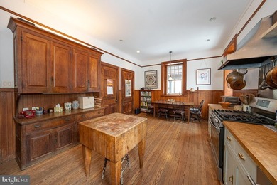 Approximately 4,630 square feet, five bedrooms, three and a half - photo 37