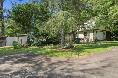 Escape to the lake in this beautiful 3-bedroom, 2-bath cottage - photo 2