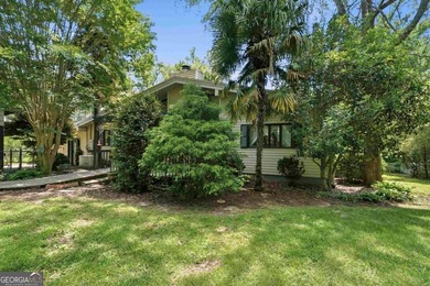 Escape to the lake in this beautiful 3-bedroom, 2-bath cottage - photo 3