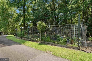Escape to the lake in this beautiful 3-bedroom, 2-bath cottage - photo 4