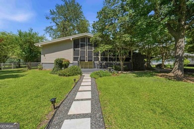 Escape to the lake in this beautiful 3-bedroom, 2-bath cottage - photo 5