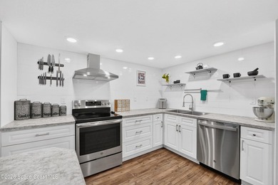 Beautifully reimagined 1st-floor condo offering the perfect - photo 9