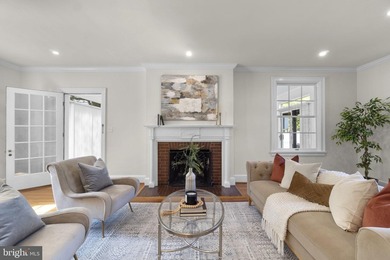 OPEN HOUSE, SUNDAY 12-2pm on July 19th - A Refreshing & Rare - photo 8