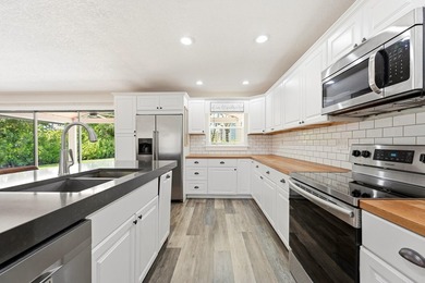 Welcome to this beautiful 4 bedroom 2 bathroom pool home in - photo 11