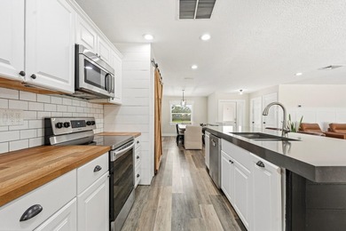 Welcome to this beautiful 4 bedroom 2 bathroom pool home in - photo 12