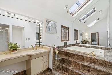 PRICE IMPROVEMENT! Now offered at $999,999! Stunning all-brick - photo 14
