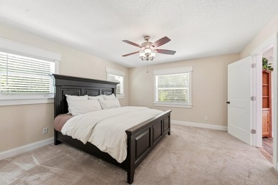 Welcome to this beautiful 4 bedroom 2 bathroom pool home in - photo 16
