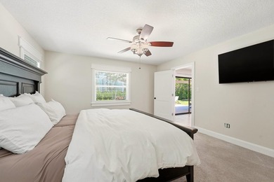 Welcome to this beautiful 4 bedroom 2 bathroom pool home in - photo 17