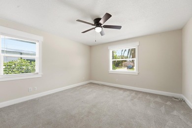 Welcome to this beautiful 4 bedroom 2 bathroom pool home in - photo 26