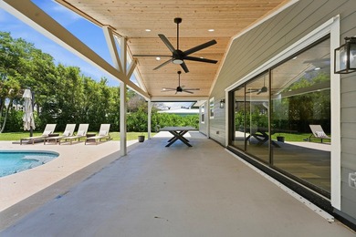 Welcome to this beautiful 4 bedroom 2 bathroom pool home in - photo 29