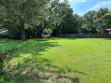 Lake Lot Sale Pending in Pottsboro, Texas