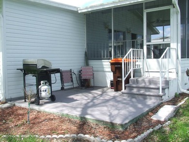 SPECTACULAR VIEW OF THE LAKE-LARGE 3 BEDROOM/ 2 BATH- LAMINATE - photo 5