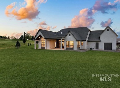 Brand-new luxury single-level home on nearly one acre, backing - photo 30