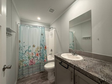 Welcome to this absolutely stunning 2020 Palm Harbor home - photo 11