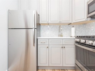 Welcome to this beautifully renovated Beechwood model in Oak - photo 15