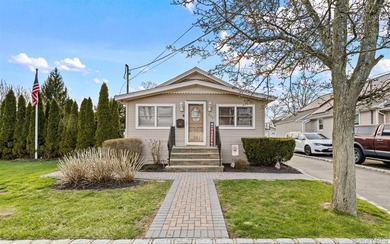 Welcome to this well maintained 3 bedroom home ideally located - photo 1