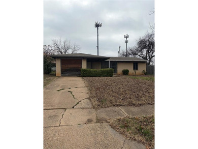 Lake Vilbig Home Active Under Contract in Irving Texas