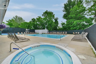 Welcome to this beautifully renovated Beechwood model in Oak - photo 22