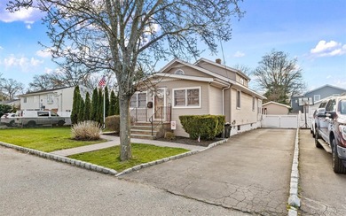 Welcome to this well maintained 3 bedroom home ideally located - photo 3