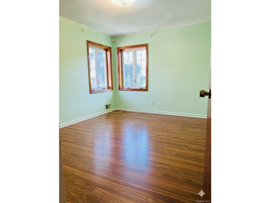 This exceptional 3-bedroom, 2-bathroom single-family home - photo 7