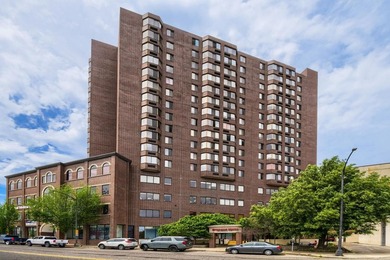 Stunning 17th-floor condo with incredible city views in the - photo 2