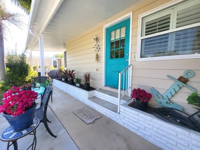 COASTAL ELEGANCE IN A PRIME LOCATION IN THE PARK! A beautiful - photo 3