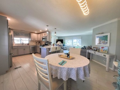COASTAL ELEGANCE IN A PRIME LOCATION IN THE PARK! A beautiful - photo 4