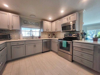 COASTAL ELEGANCE IN A PRIME LOCATION IN THE PARK! A beautiful - photo 6