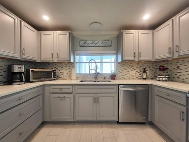 COASTAL ELEGANCE IN A PRIME LOCATION IN THE PARK! A beautiful - photo 8