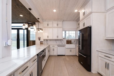 Private barndominium retreat on approximately 71 acres behind a - photo 17