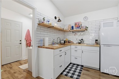 Excellent opportunity to own a versatile, income-producing - photo 44