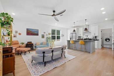Located in the heart of downtown Pensacola, the beautifully - photo 2